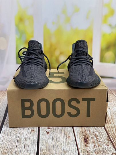 Кроссовки Adidas Yeezy boost 350 v2 В Чёрном цвете