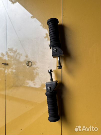 Задние подножки triump rocket 3