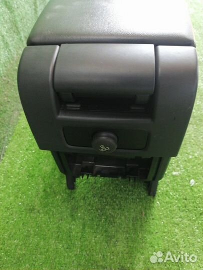 Бардачок между сиденьями Volvo Xc70