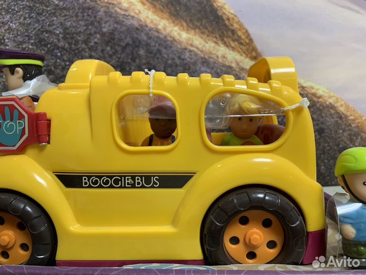 Новая игрушка Battat Школьный автобус