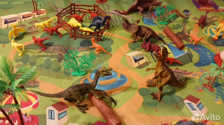 Набор динозавров с игровым ковриком 58 элементов