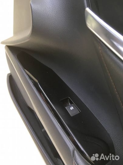 Б/У Обшивка двери передней правой 6761006R00C6