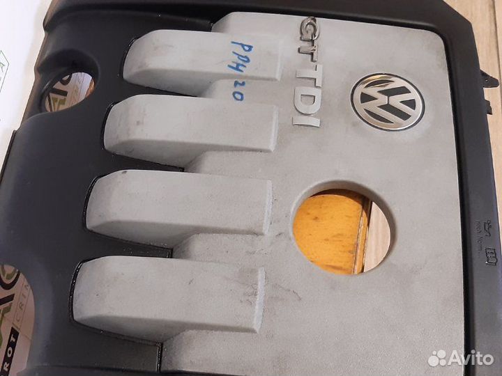 Декоративная крышка двигателя Golf MK5 2.0TDI