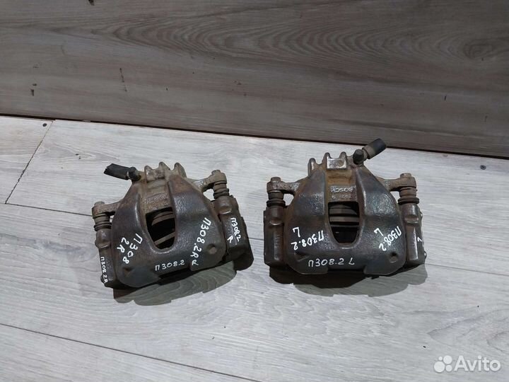 Суппорт передний Peugeot 308 левый / правый