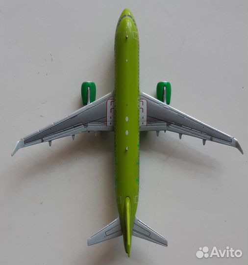 Модель самолета А 320-214WL VP-BOL 