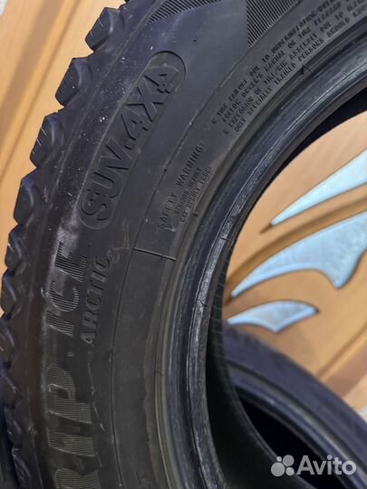 Goodyear UltraGrip Ice Arctic SUV 225/65 R17 102T