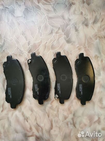 Тормозные колодки передние новые