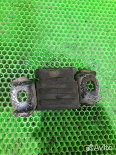 Крепление сайлентблока рычага подвески GM