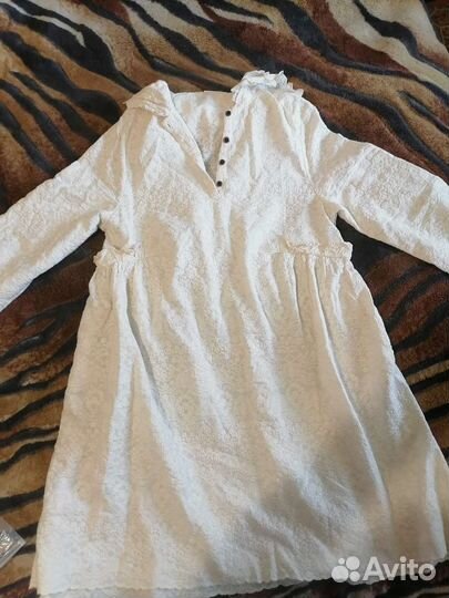 Бежевое платье