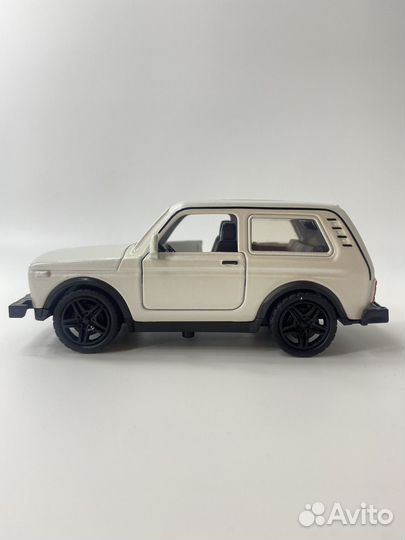 Машинка для детей металлическая нива белая