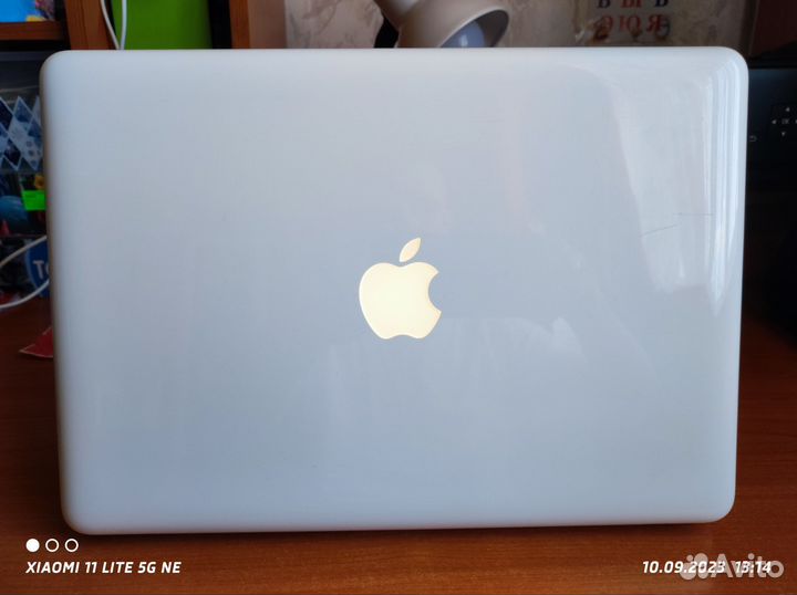Отличный белый Apple MacBook А1342 с SSD 240gb