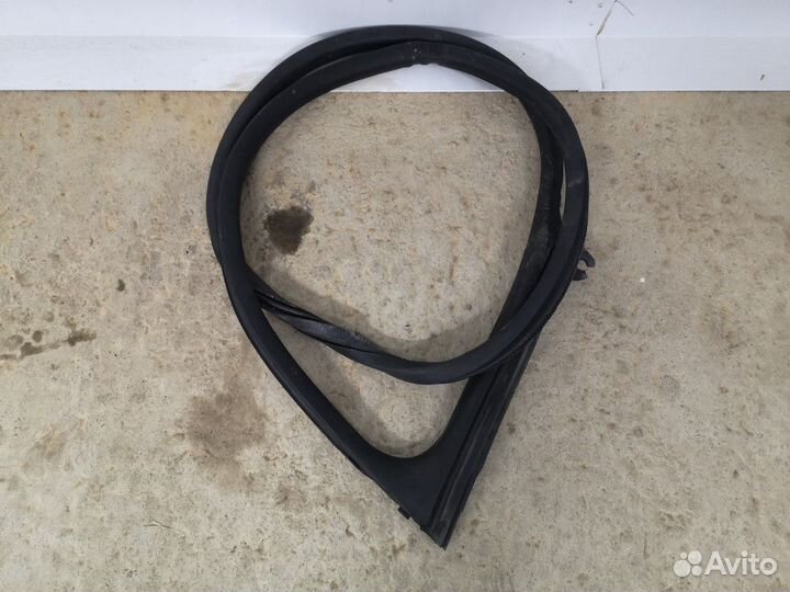 Уплотнитель двери передней правой Audi E-tron GT 9J1