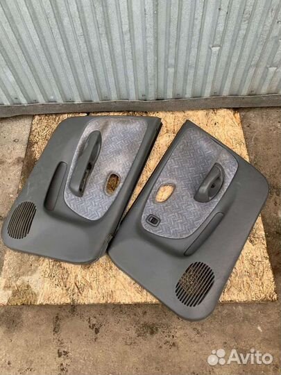 Дверные карты suzuki baleno 1999