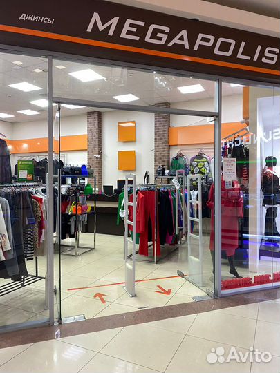 Продавец консультант в магазин одежды