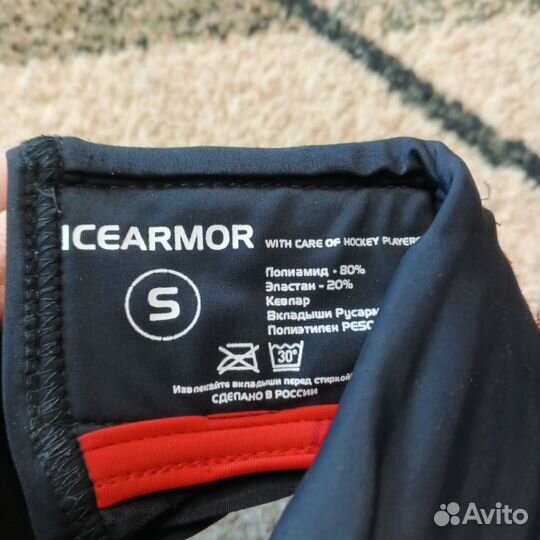 Хоккейные шорты, хоккейный шлем, нагрудник