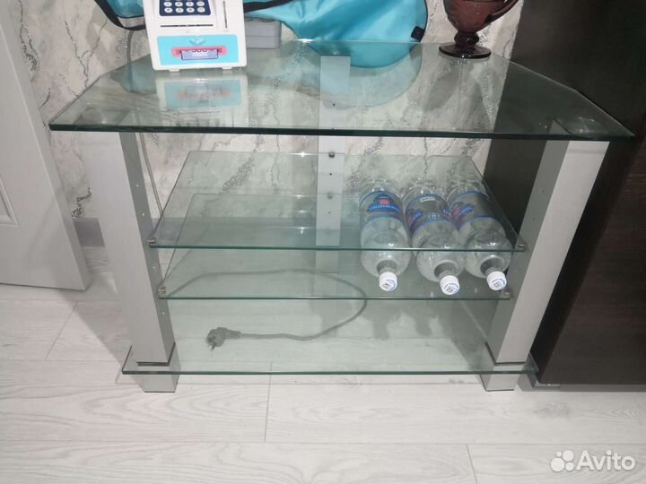 Стеклянная тумба под тв