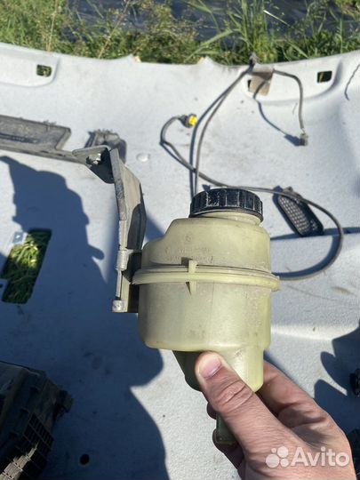 Авторазбор renault duster рестайл,бачок гура