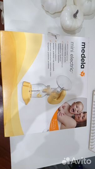 Молокоотсос medela электрический и бутылка Calma