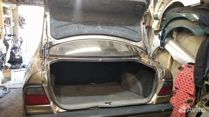 Разбор на запчасти Nissan Primera 1993 P10