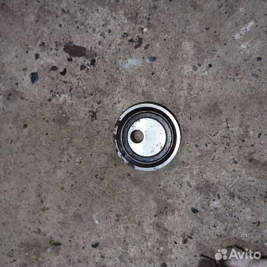 Натяжной ролик ремня грм Renault Logan