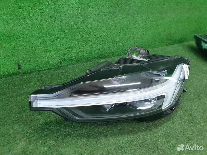 Фара левая Volvo XC60