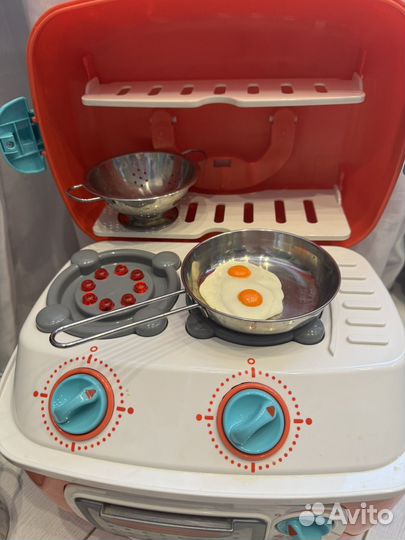 Интерактивная кухня, с посудой и едой