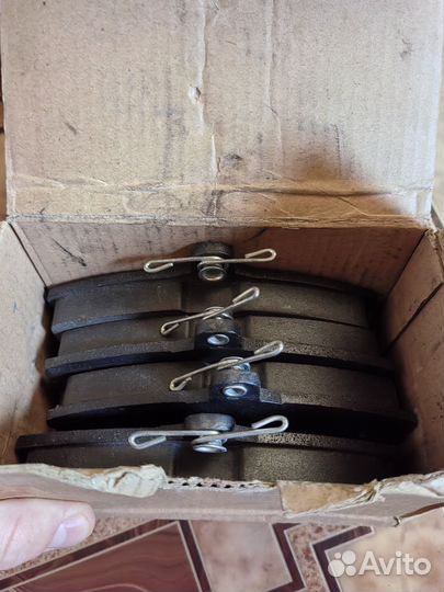 Тормозные колодки передние