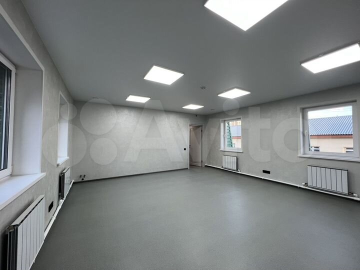 Здание, 826.5 м²