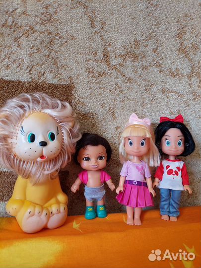 Львенок и куклы