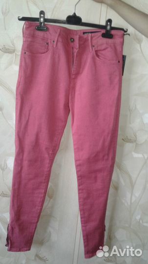 Женская кофта и джинсы