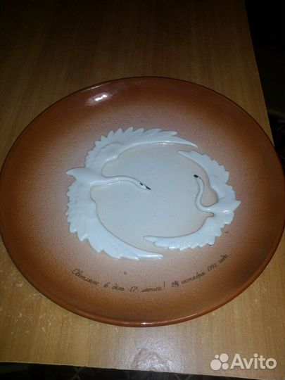 Тарелка с лебедями