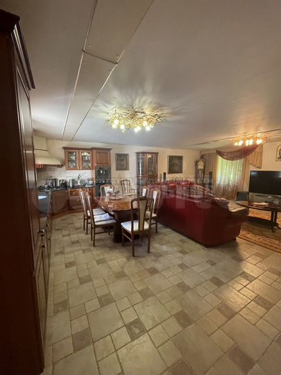 Дом 270 м² на участке 25 сот.