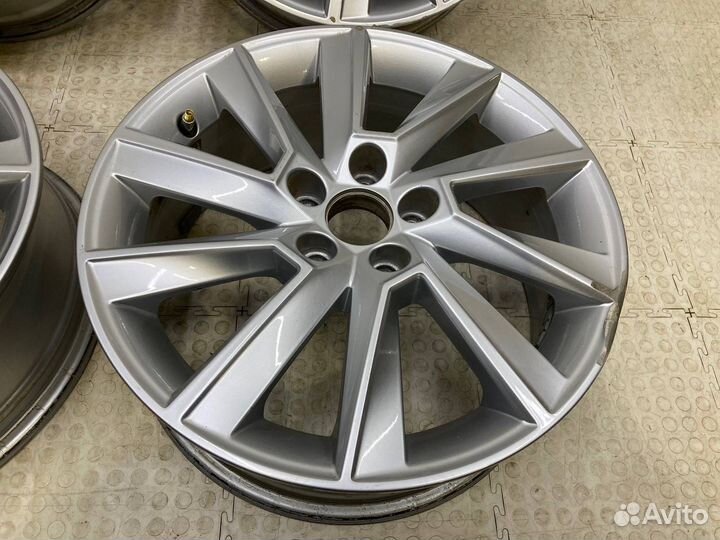 Комплект литых дисков R16 Skoda Rapid