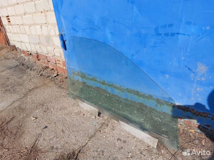 Стекло переднее правое Volvo S60