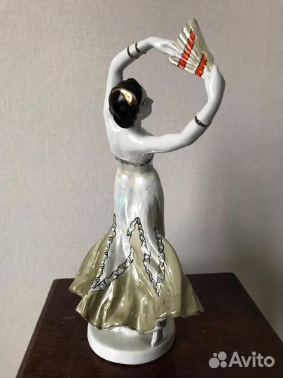 Статуэтка Лоз, балерина с веером