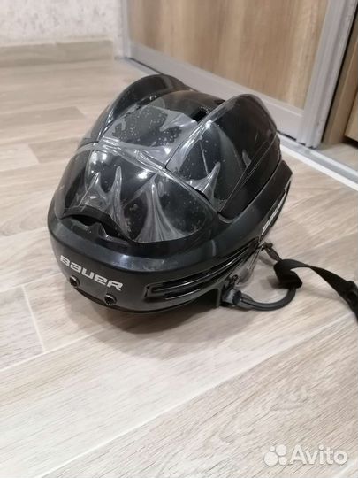 Хоккейный шлем