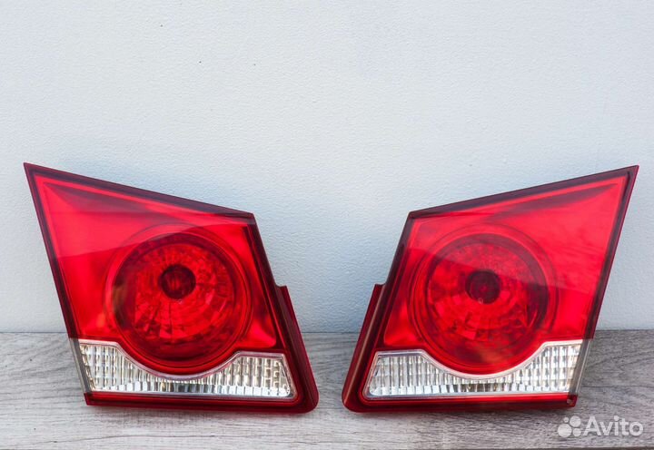 Фонарь задний внутренний Шевроле Круз седан
