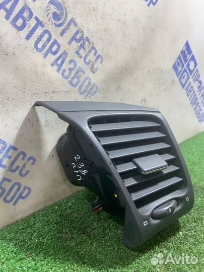 Дефлектор обдува передний правый Mercedes-Benz Clk