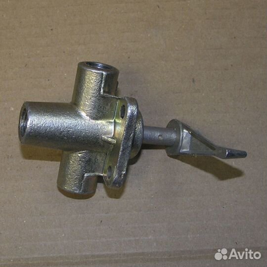 Кран переключения топливных баков распределительны