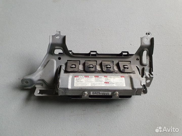 Подушка безопасности коленная лансер10