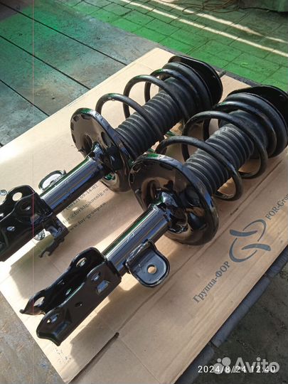 Стойки передним Тойота 150