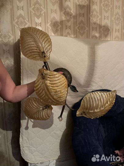 Люстра и светильник