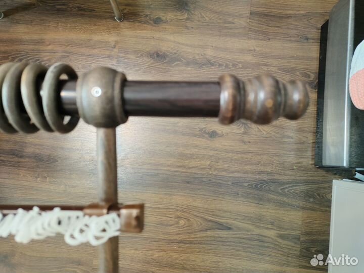 Карниз настенный, б/у, в нормальном состоянии