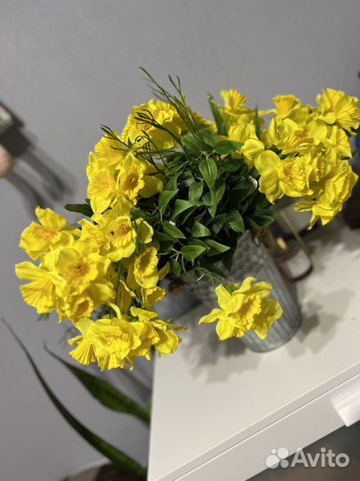 Искусственные цветы нарциссы