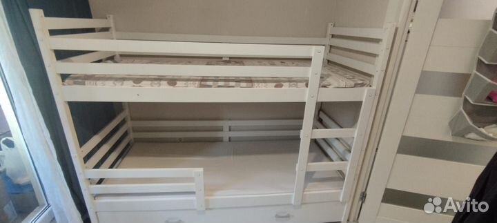 Двухъярусная кровать