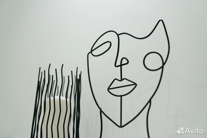 Подсвечник и лицо девушки для интерьера