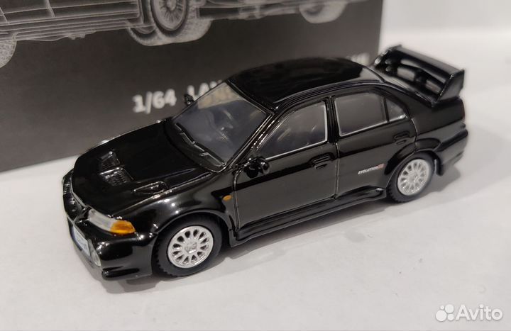 Модель 1:64 Mitsubishi Lancer Evolution VI