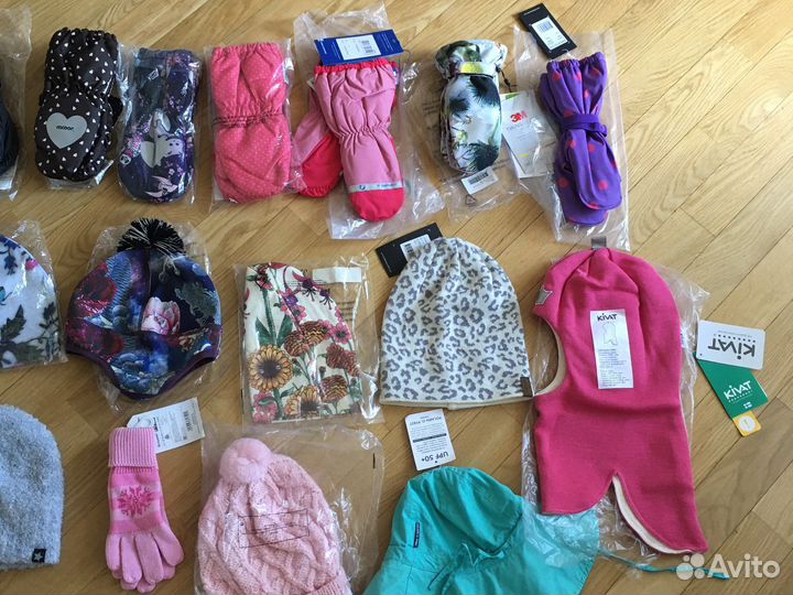 Разные шапочки, носки и варежки molo, racoon