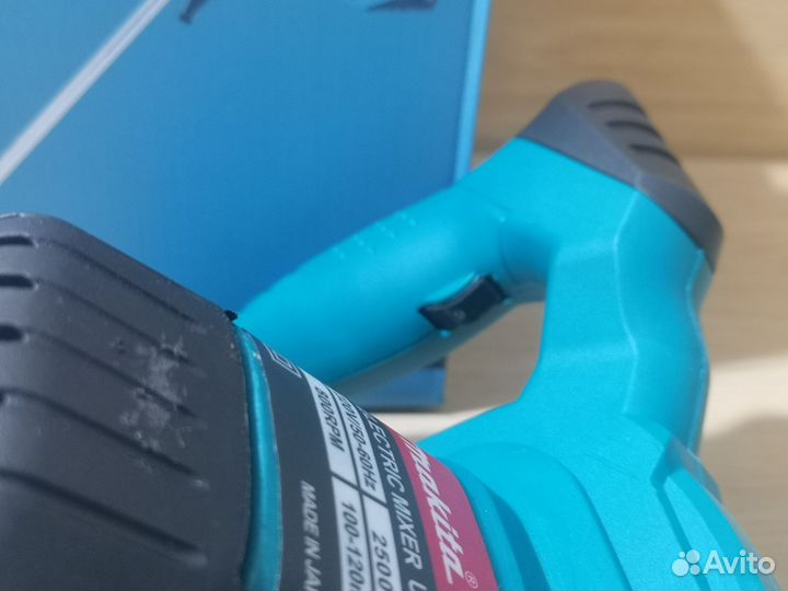 Миксер строительный Makita 2500 wat