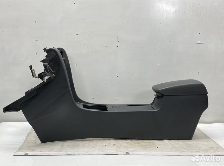 Подлокотник/Центральная консоль Mazda 3 BK